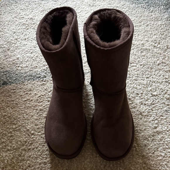 NEW UGG Classic Short II Boots in Burnt Cedar - Picture 10 of 13